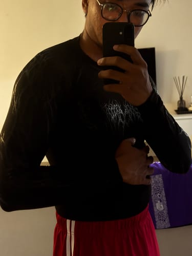 Customer photo review of Void Tech™ Soul Decay longsleeve Compression [DARKNESS]