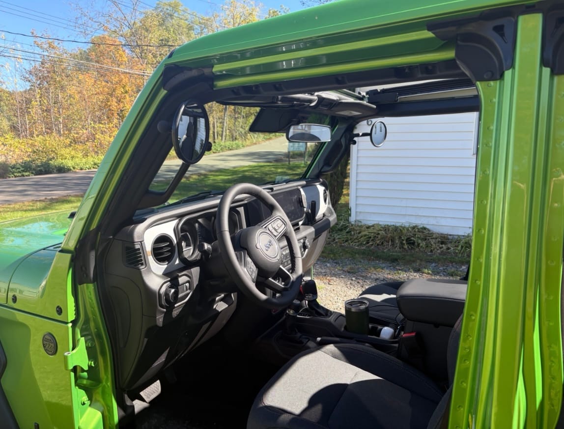 Customer photo review of JL/JLU A-Pillar Side Jeep Mirrors with Base Mount Driver AND Passenger