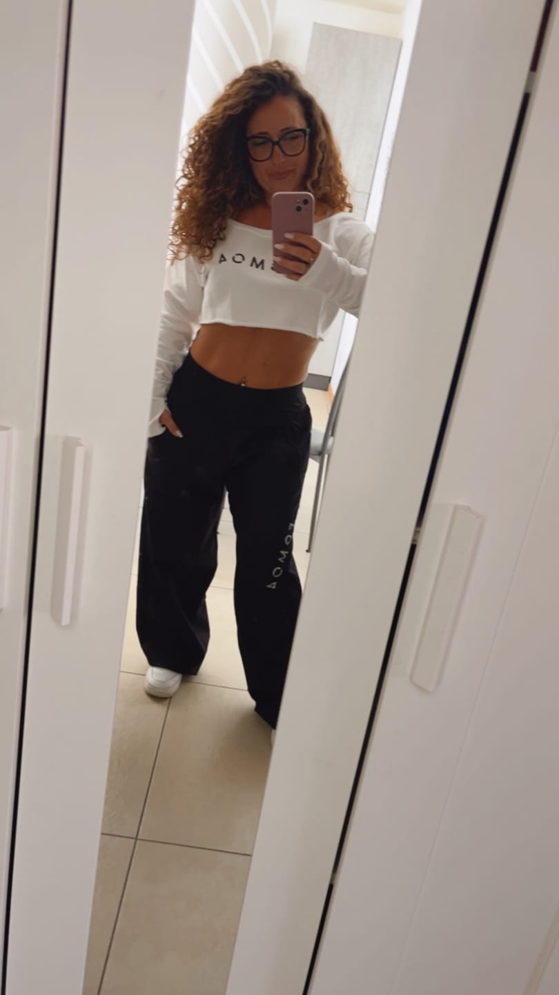 Customer photo review of Felpa Mini Crop Ikonic FW 24/25 Bianco