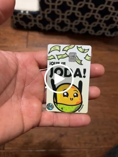 Customer video review of Que Se Joda - Sticker para Tarjeta de Crédito