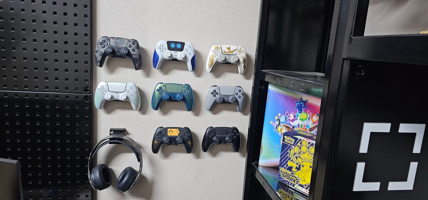 Customer photo review of PlayStation 5 (PS5) DualSense Wireless Controller - Ghost of Yotei Gold Limited Edition