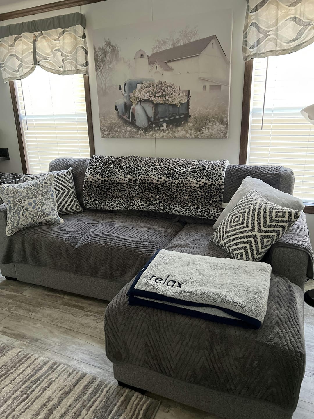 Customer photo review of SnugGrip - Honden Bankhoes Antislip Pluche