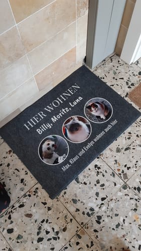 Customer photo review of Hier wohnt - Individuelle Haustier Fußmatte