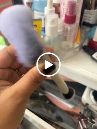 Customer video review of BROCHA DUO CONTORNO Y ABANICO