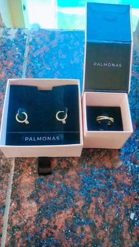 Customer photo review of Cross-Over Stones Lined Twist Ring