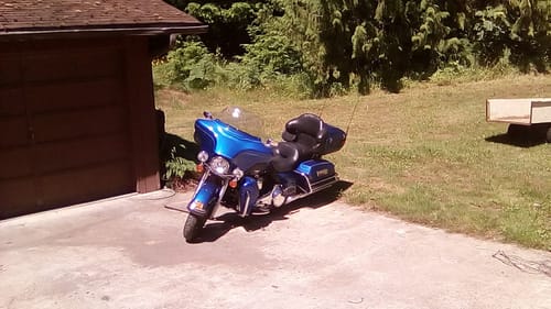 Customer photo review of HR3 Twisted Cherry 13.7" King Size Tour Pack Luggage For 14-24 Harley Touring
