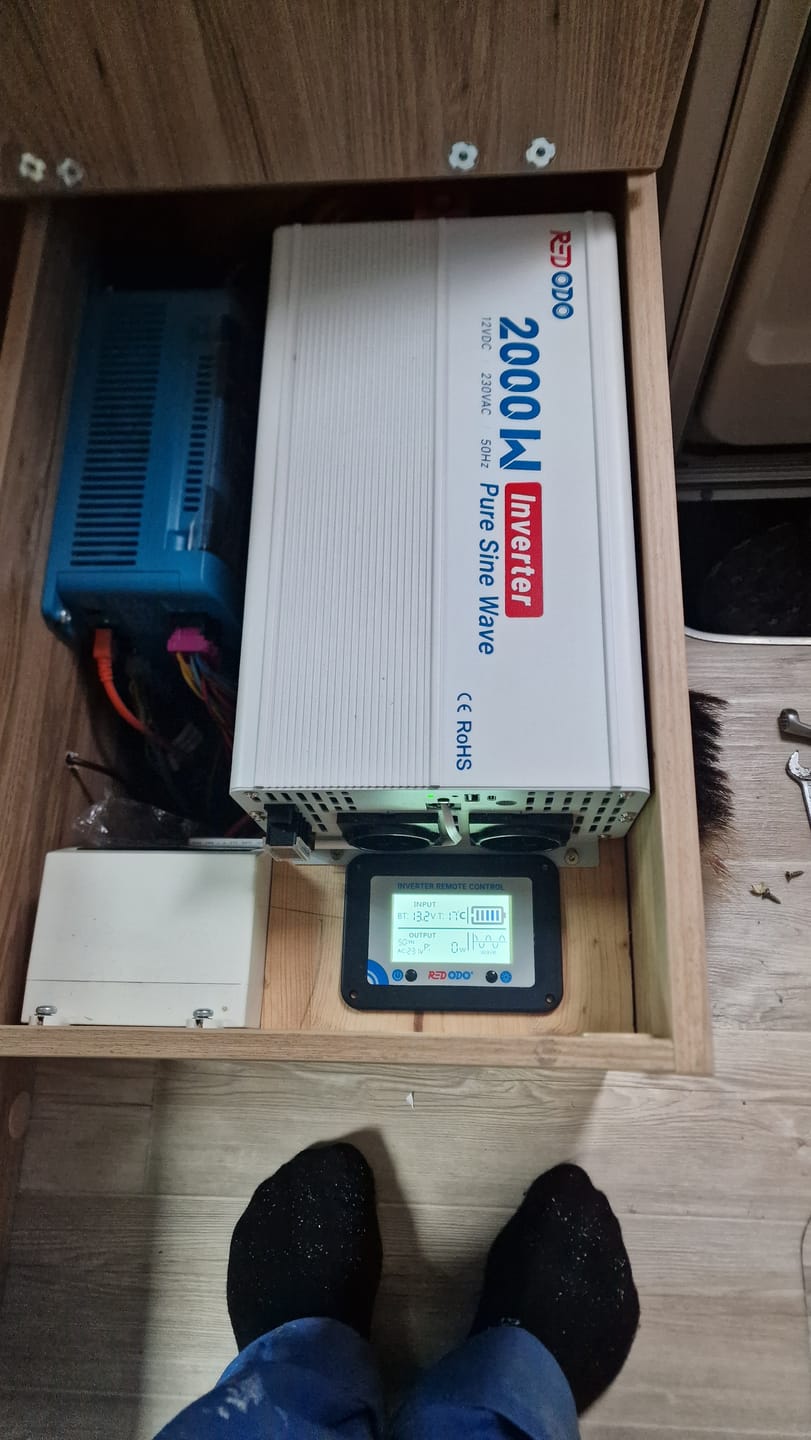Customer photo review of Redodo 2000W Reiner Sinus Wechselrichter Mit LCD Monitor