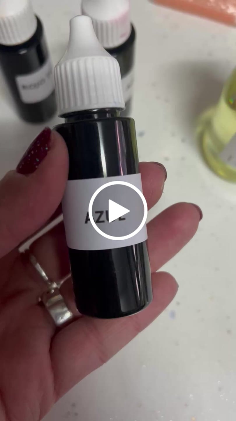 Customer video review of Colorante líquido para velas AZUL