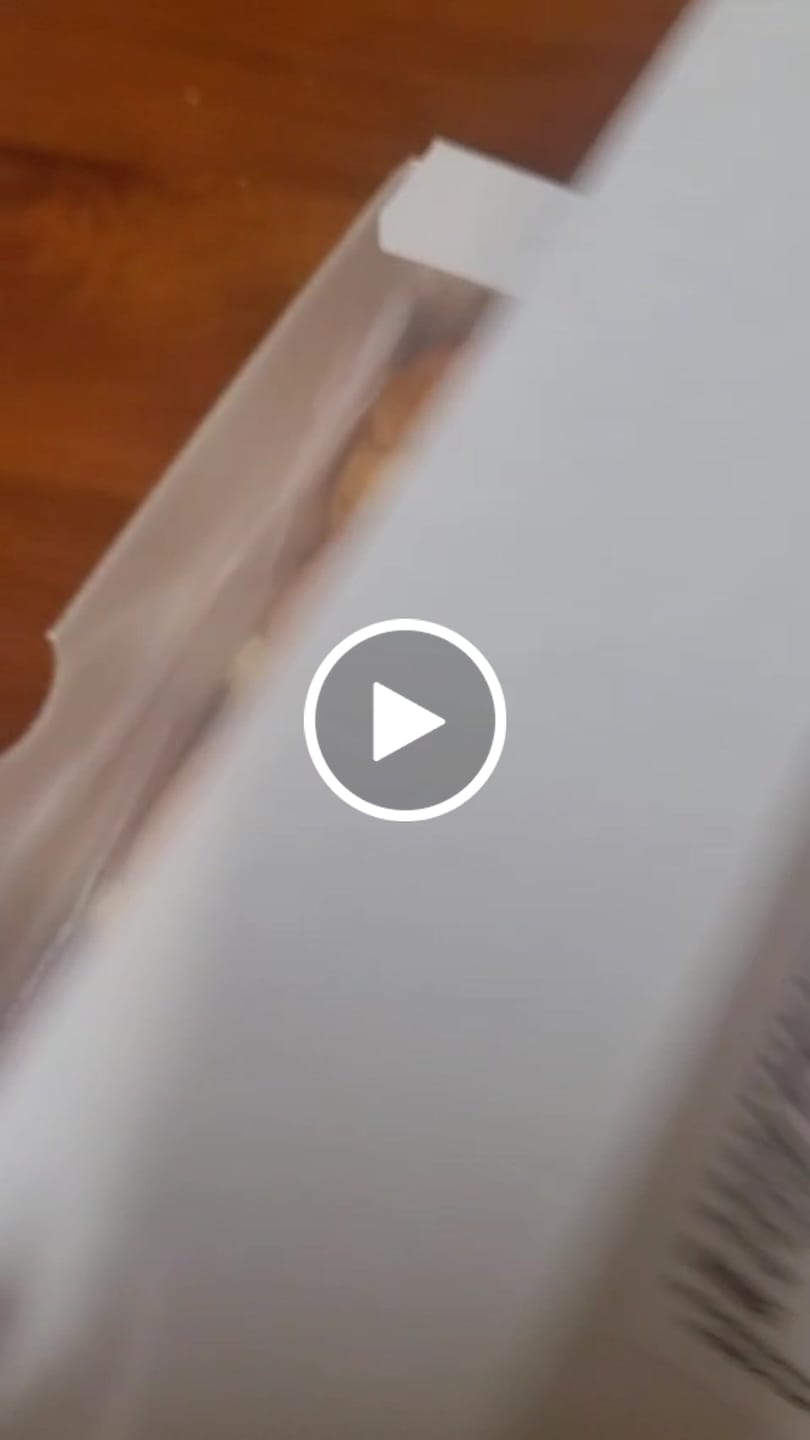 Customer video review of Buns "Carbone vegetale"