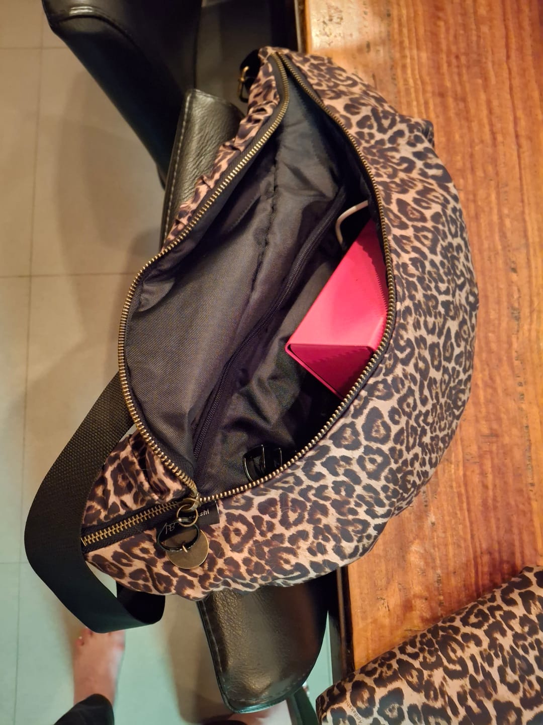 Customer photo review of פאוץ׳ גדול מנומר מיטל