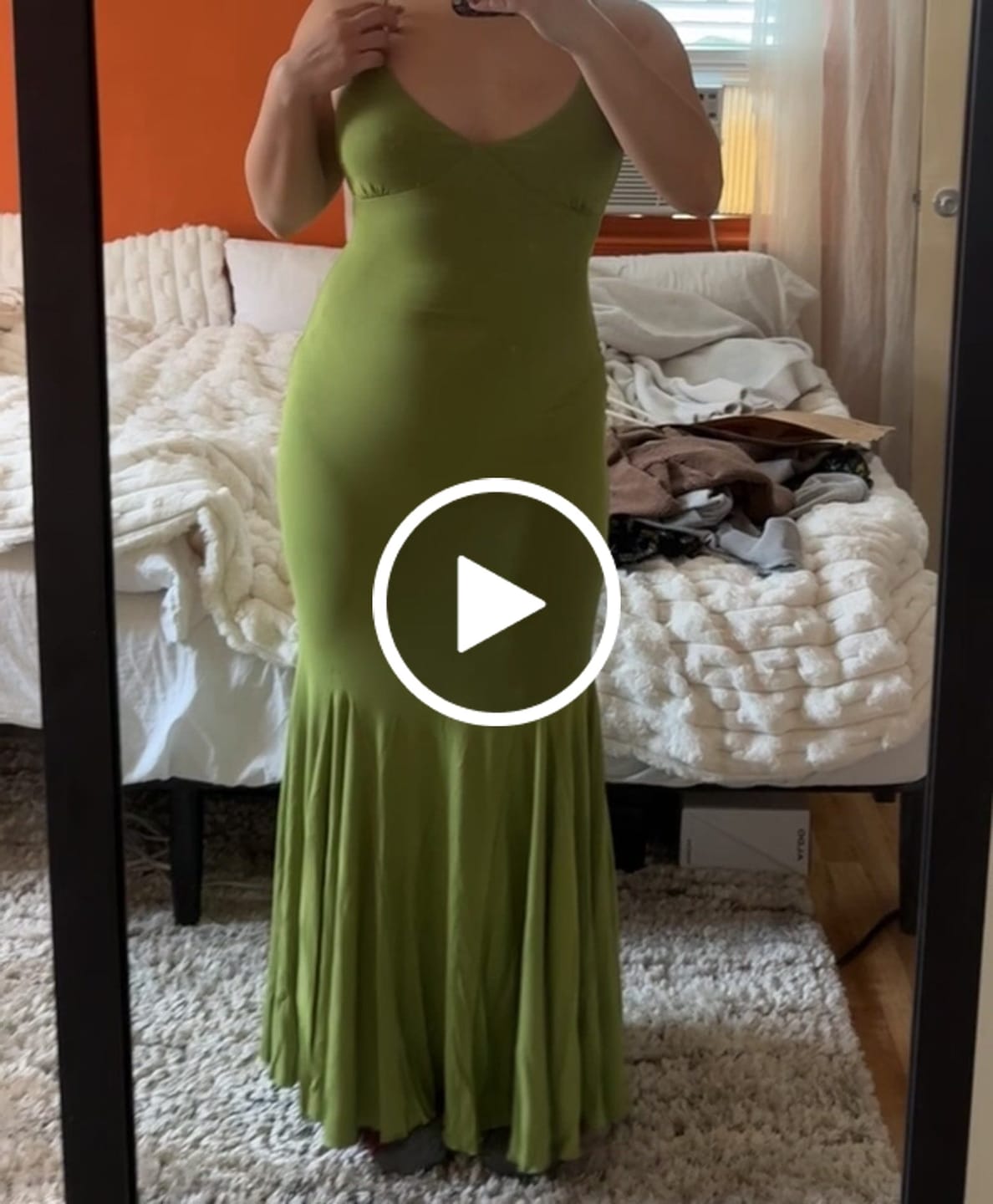 Customer video review of The House Gown-Kiwi