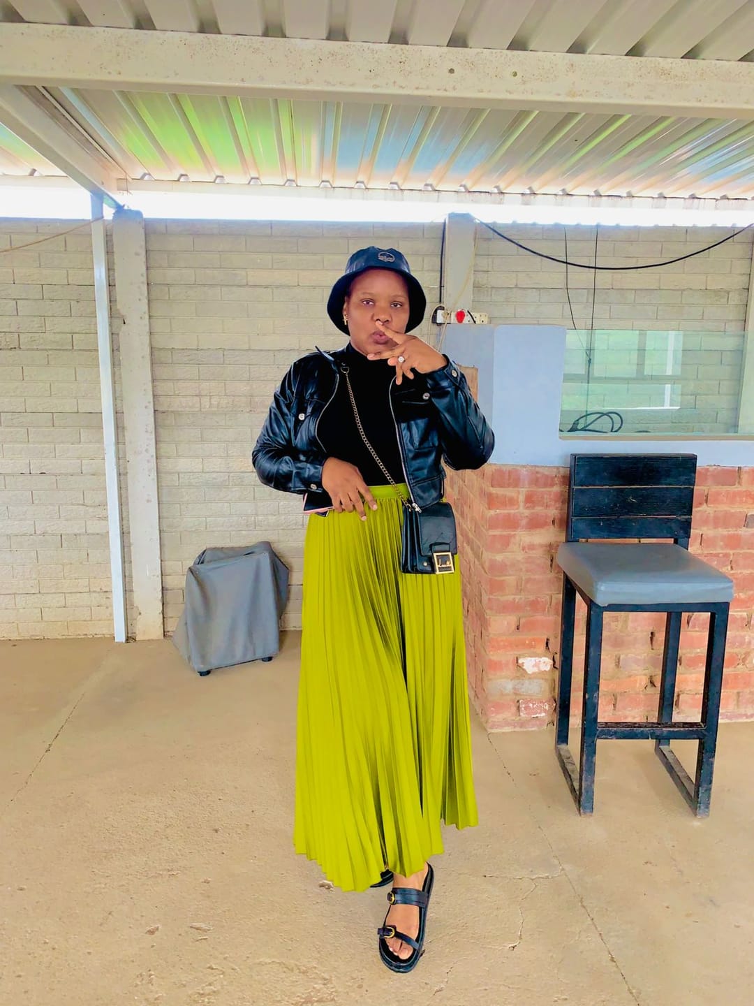 Customer photo review of Black Billy Bucket Hat