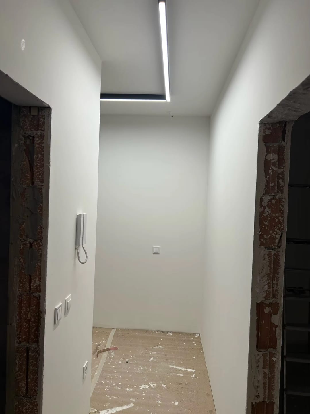 Customer photo review of WOMO Lineare LED Deckenleuchte Flur Lang Schmal Metall-WM1003