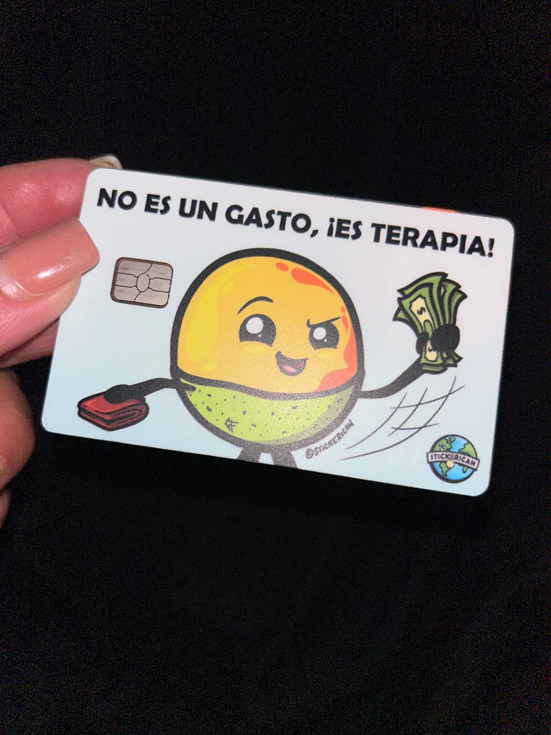 Customer photo review of No es un Gasto, es Terapia - Sticker para Tarjeta de Crédito