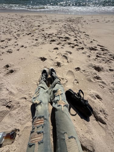 Customer photo review of Rase le sol Distressed Flared Denim Pants