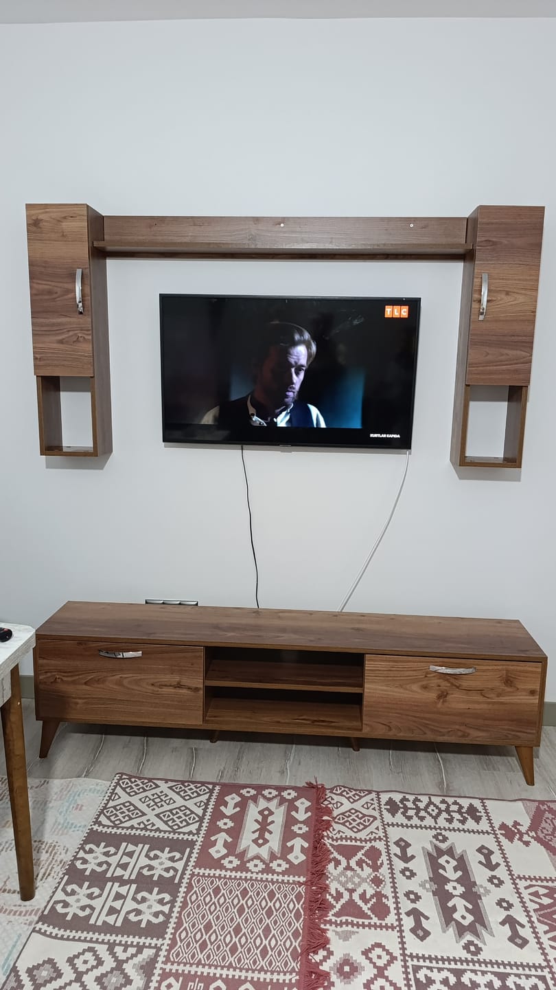 Customer photo review of Rani A9 Duvar Raflı Tv Ünitesi Kitaplıklı Tv Sehpası Duvara Monte Raflı Modern Ayaklı 180 cm Minyatür Ceviz M27