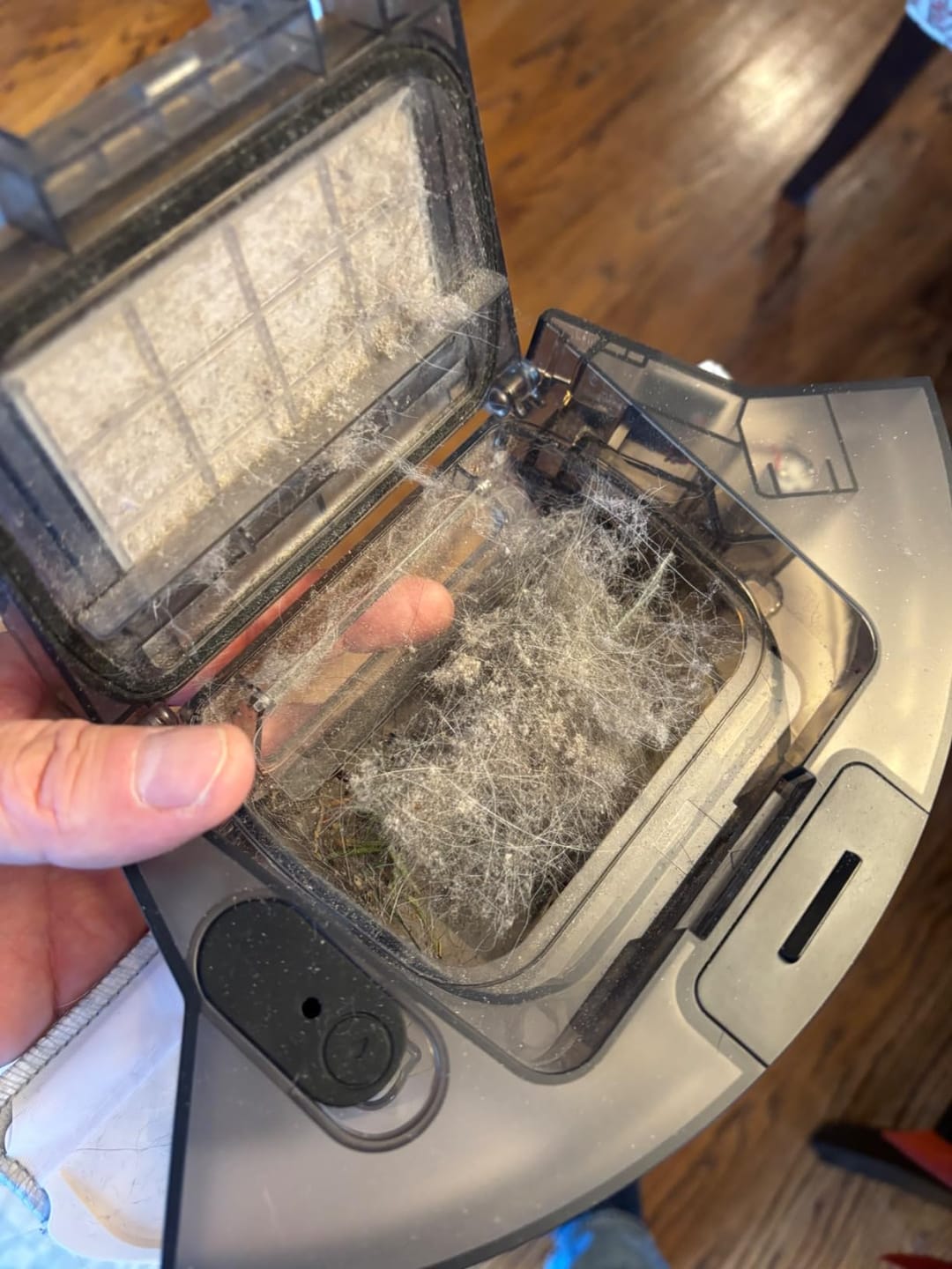 Customer photo review of Saugroboter D10 Pro – Vollautomatische Reinigung mit Wischfunktion, intelligenter Navigation und App-Steuerung für mühelose Sauberkeit