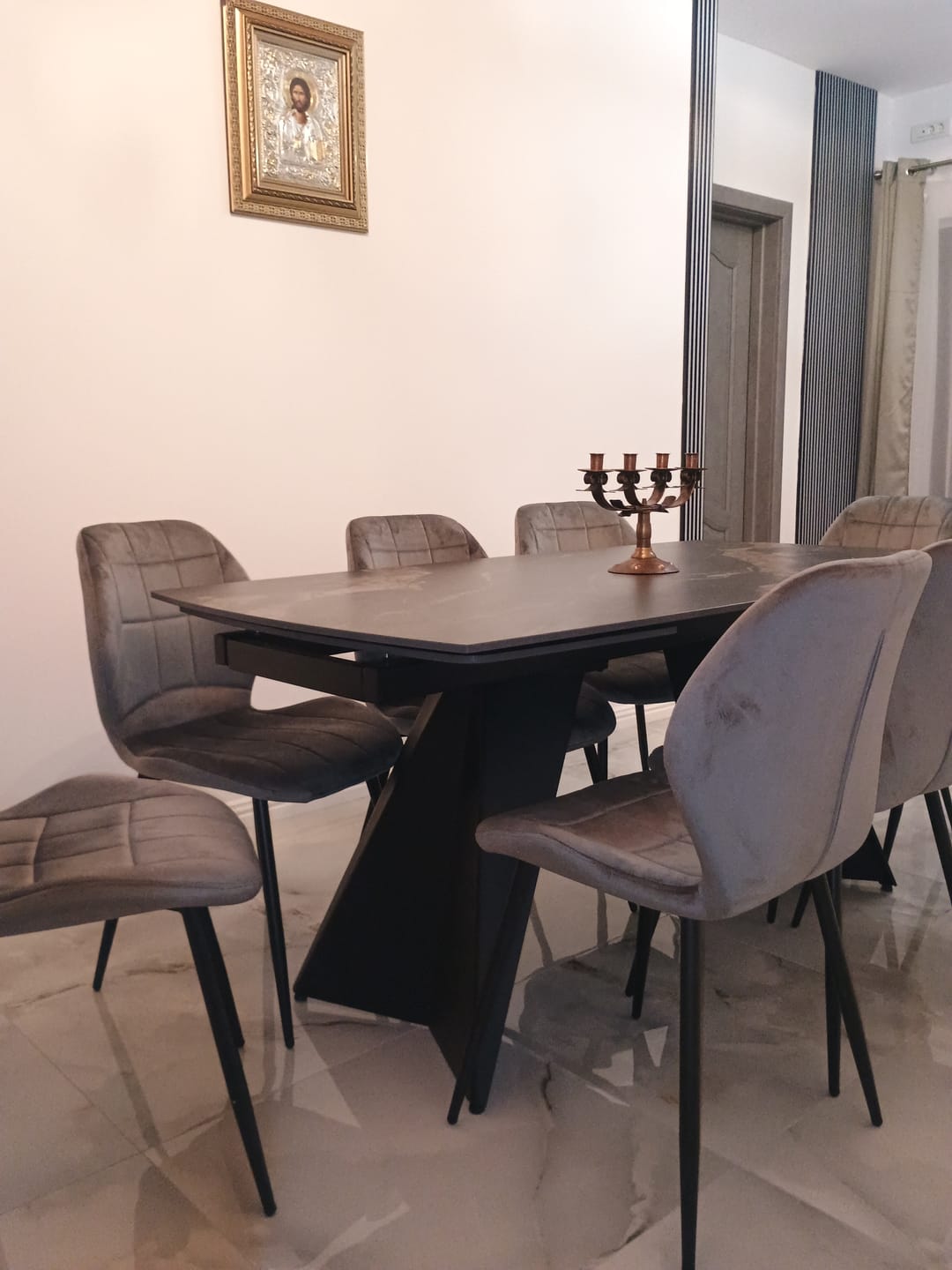 Customer photo review of Masa extensibila ARMANI, negru cu efect de marmura/negru, piatra sinterizata/otel, 165-241x90x77 cm