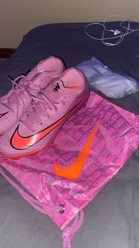 Customer photo review of Vapor 16 FG - Scary Good - Rose/Orange