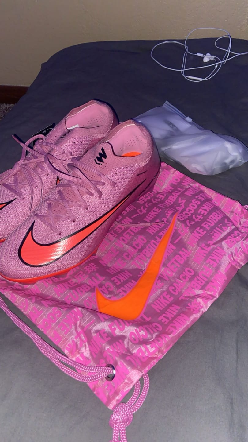 Customer photo review of Vapor 16 FG - Scary Good - Rose/Orange