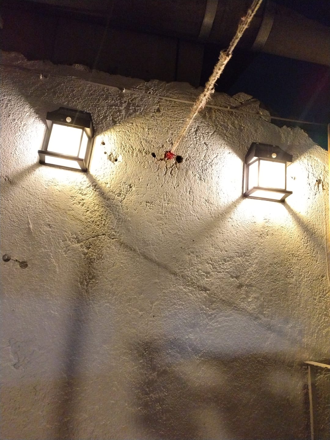 Customer photo review of EcoBright™ | Lámpara Solar de Pared | Pack 2 Unidades