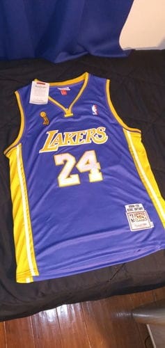Customer photo review of NBA Kobe Bryant Los Angeles Lakers 24 Jersey