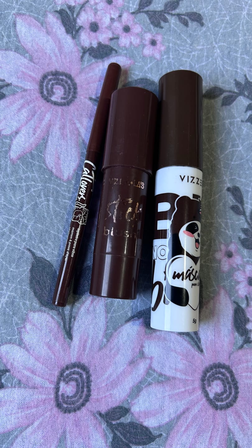 Customer photo review of Lapiseira Para Olhos Marrom – Cat Lovers – Vizzela