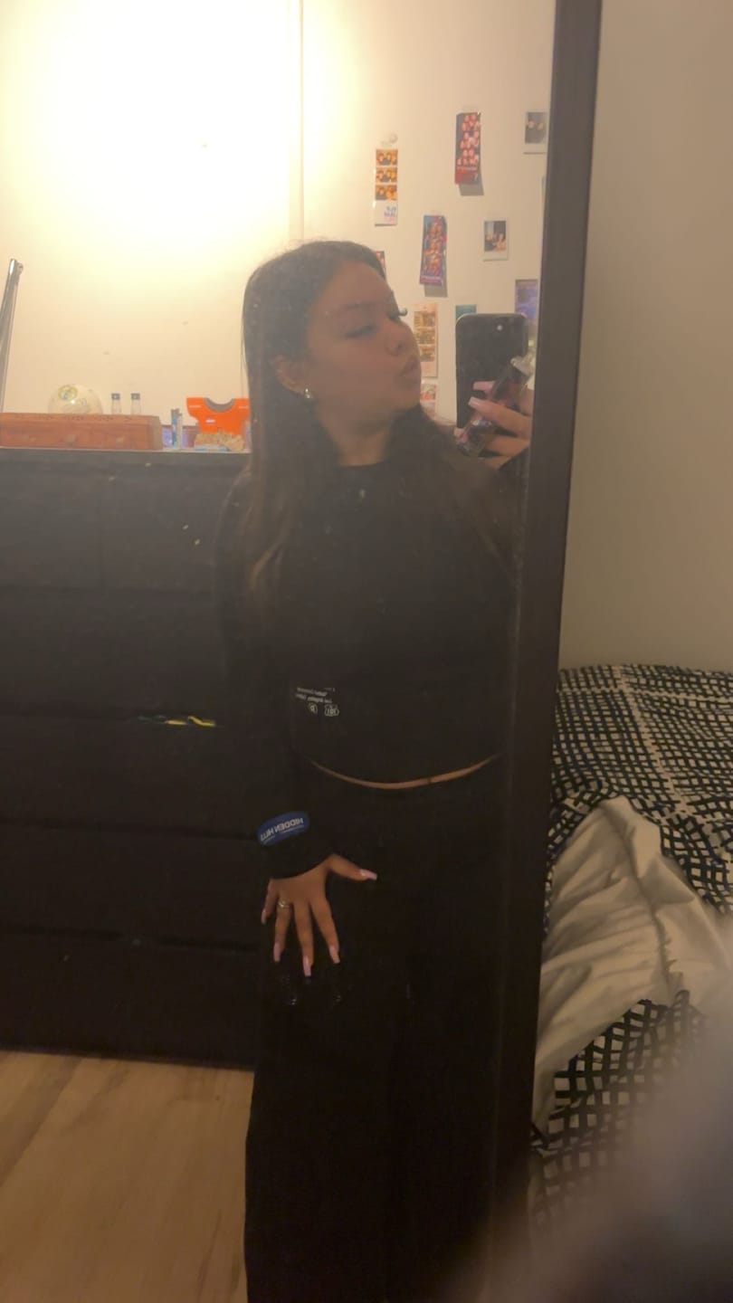 Customer photo review of LABEL LONGSLEEVE TOP BLACK