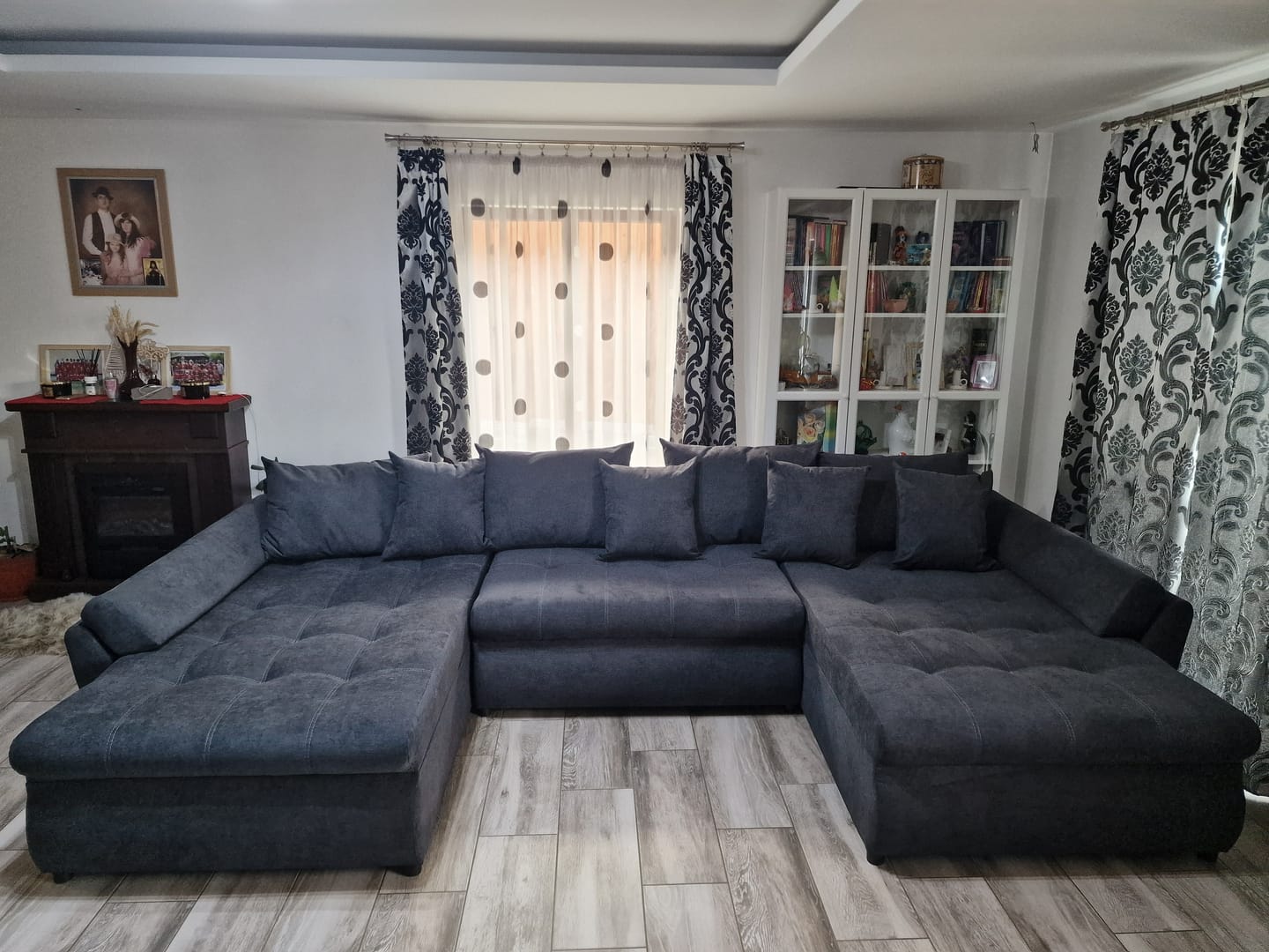 Customer photo review of Colțar extensibil dumonde cu ladă de depozitare si sezut confortabil din spuma HR, Loana U Grafit 355x185 cm