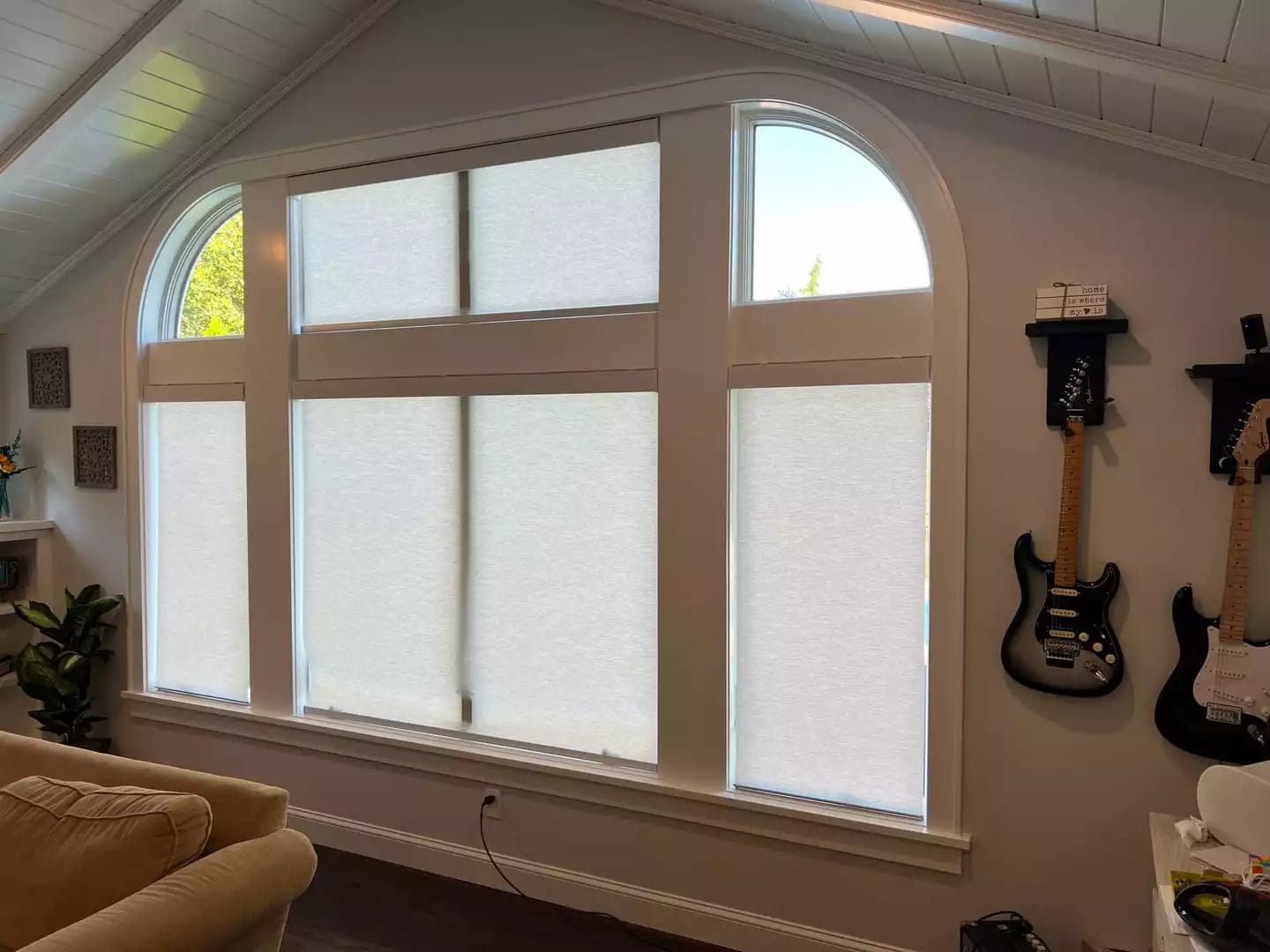 Customer photo review of Bringnox Motorized Light Filtering Roller Shades 70% Blackout Linen