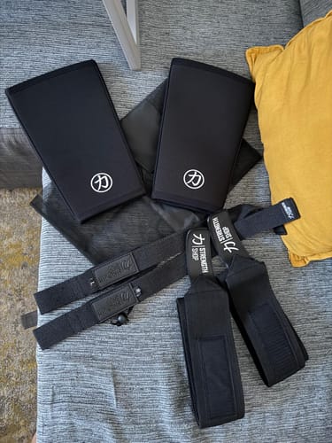 Customer photo review of Strength Shop 7mm Inferno Neoprene Knee Sleeves - Black - IPF Approved (Pair)