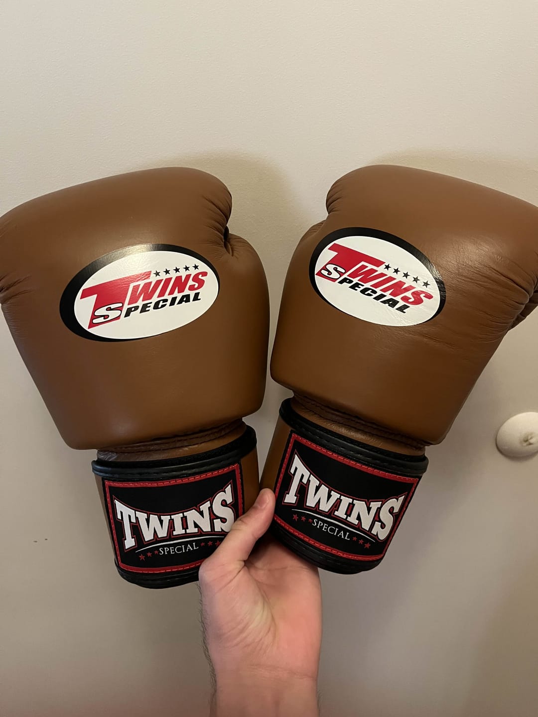 Customer photo review of Twins Special BGVL3 Navy Blue Velcro Boxing Gloves