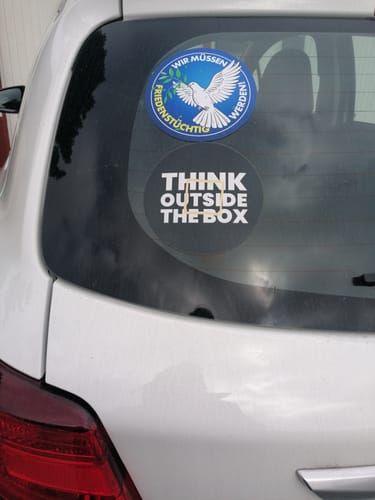 Customer photo review of GROSSE STICKER / AUFKLEBER • WIR MÜSSEN FRIEDENSTÜCHTIG WERDEN! (10 STK.)