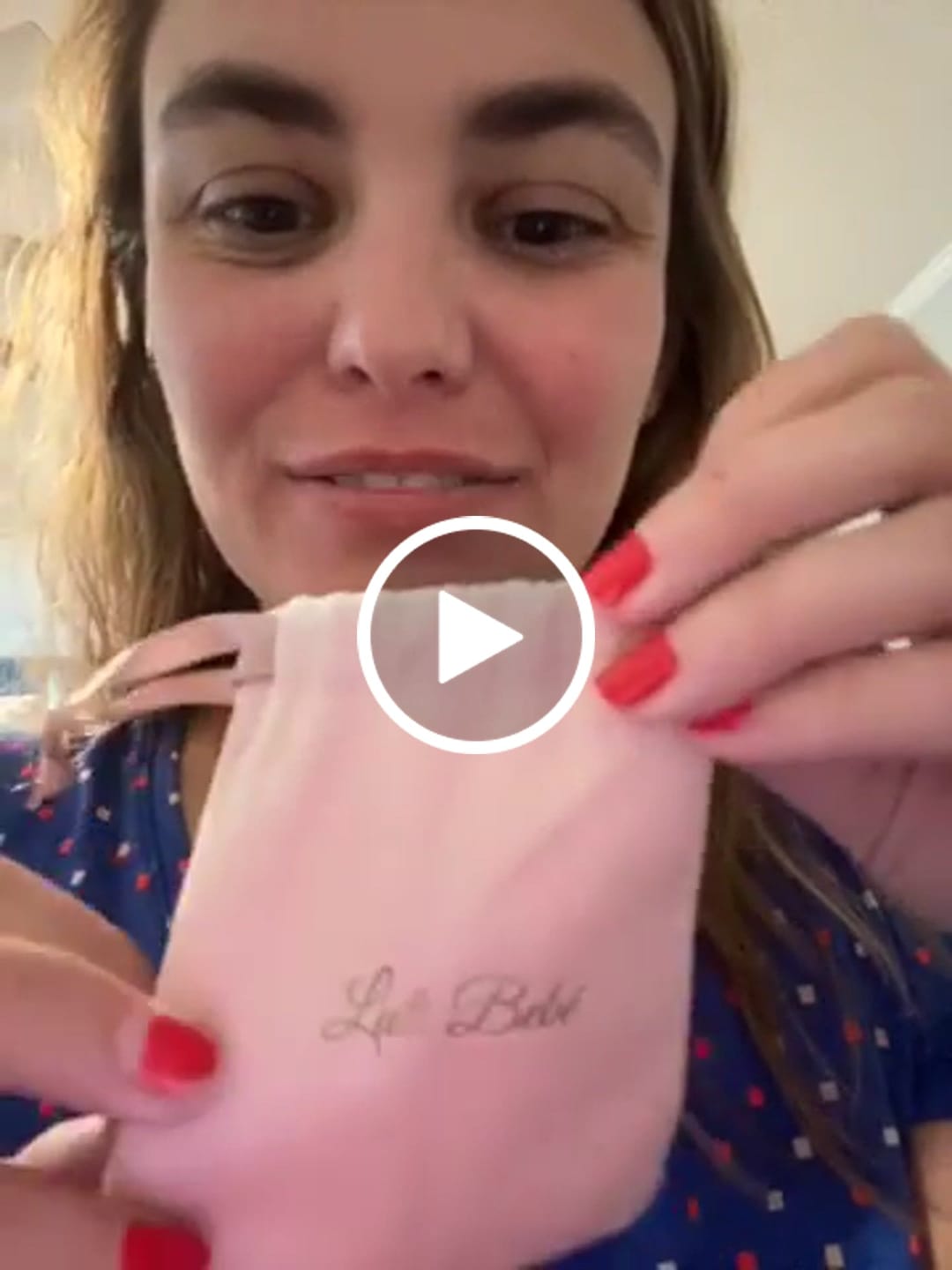 Customer video review of “Mama” Necklace – 18k Gold Plated Stainless Steel