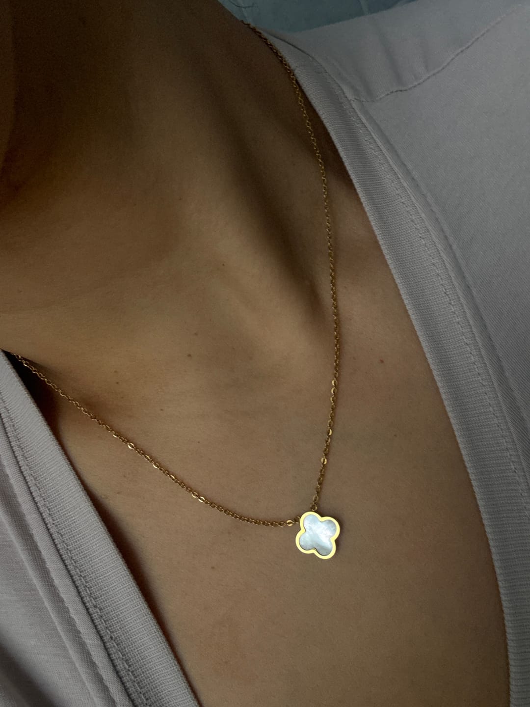 Customer photo review of Clover Perlmutt Kette | 18K vergoldet
