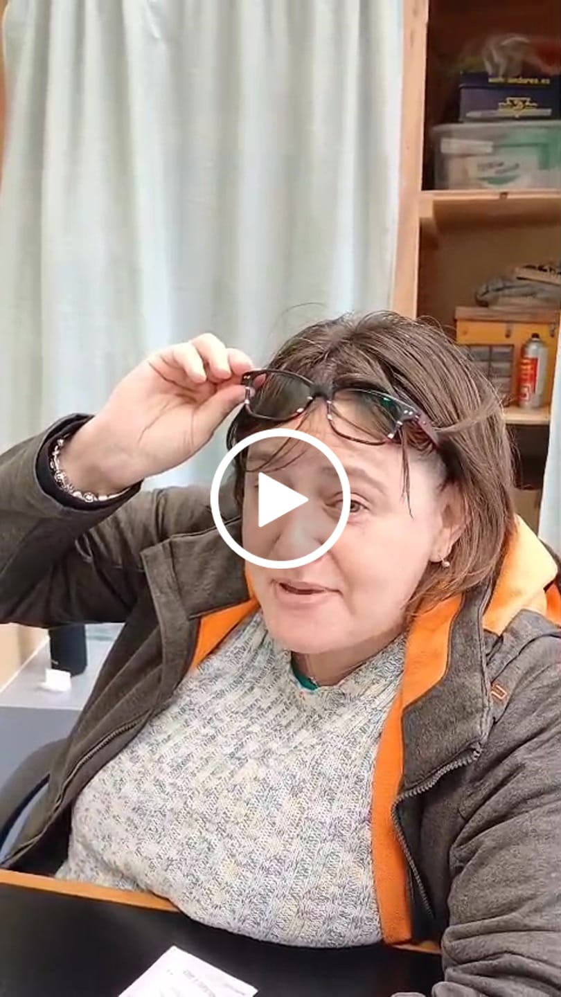 Customer video review of Plus Size Women Summer Casual Pure Color Hooded Cotton Shirt