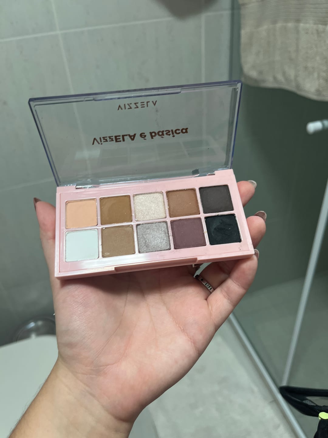 Customer photo review of Paleta de Sombras Ela é Básica - Vizzela