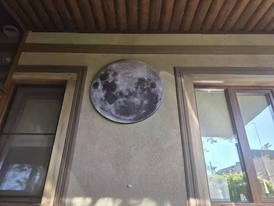 Customer photo review of WOMO Mond/Erde Runde Wandleuchte-WM6102