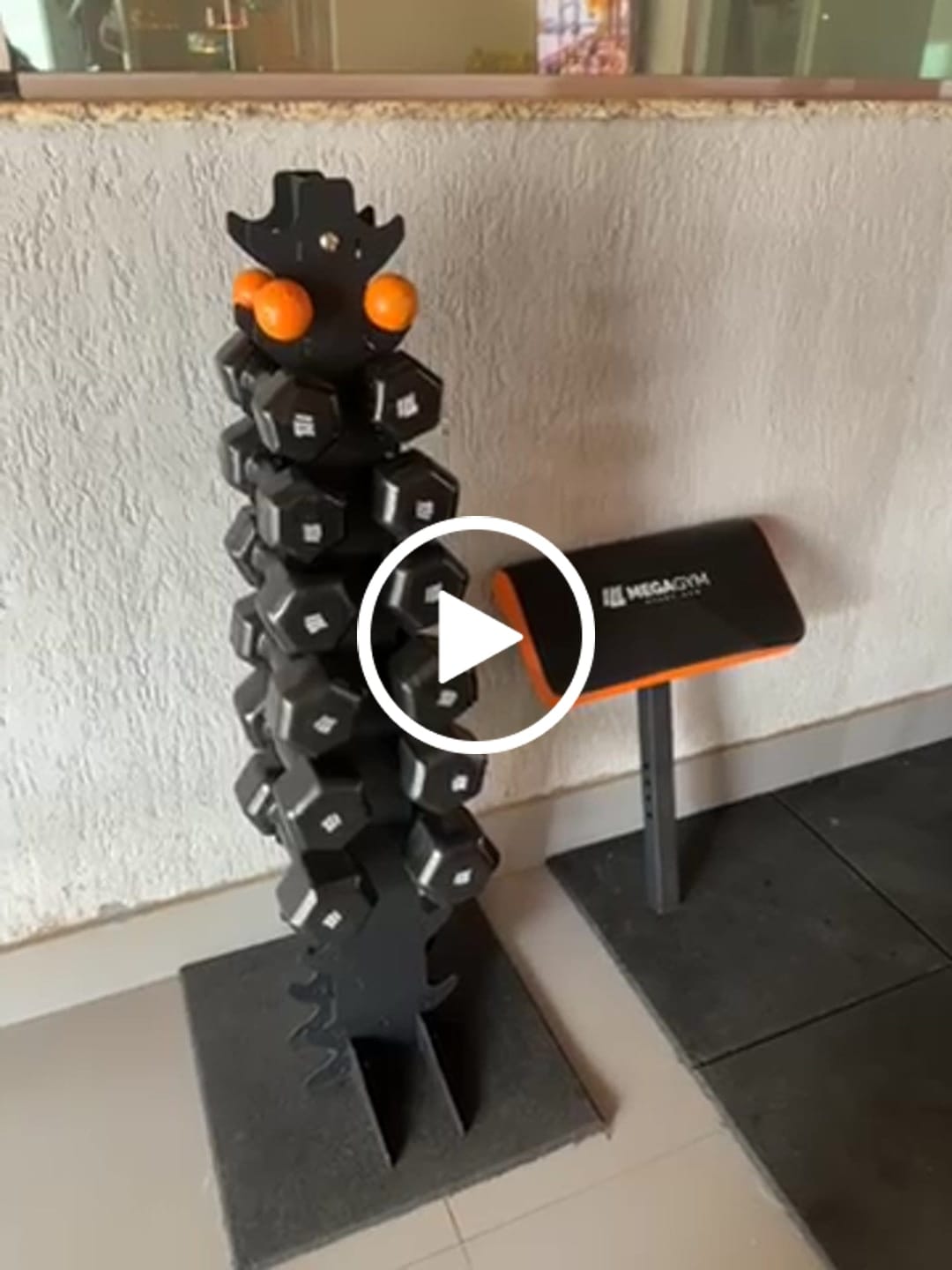 Customer video review of Torre Expositora Profissional para 20 Halteres de 01 A 10KG