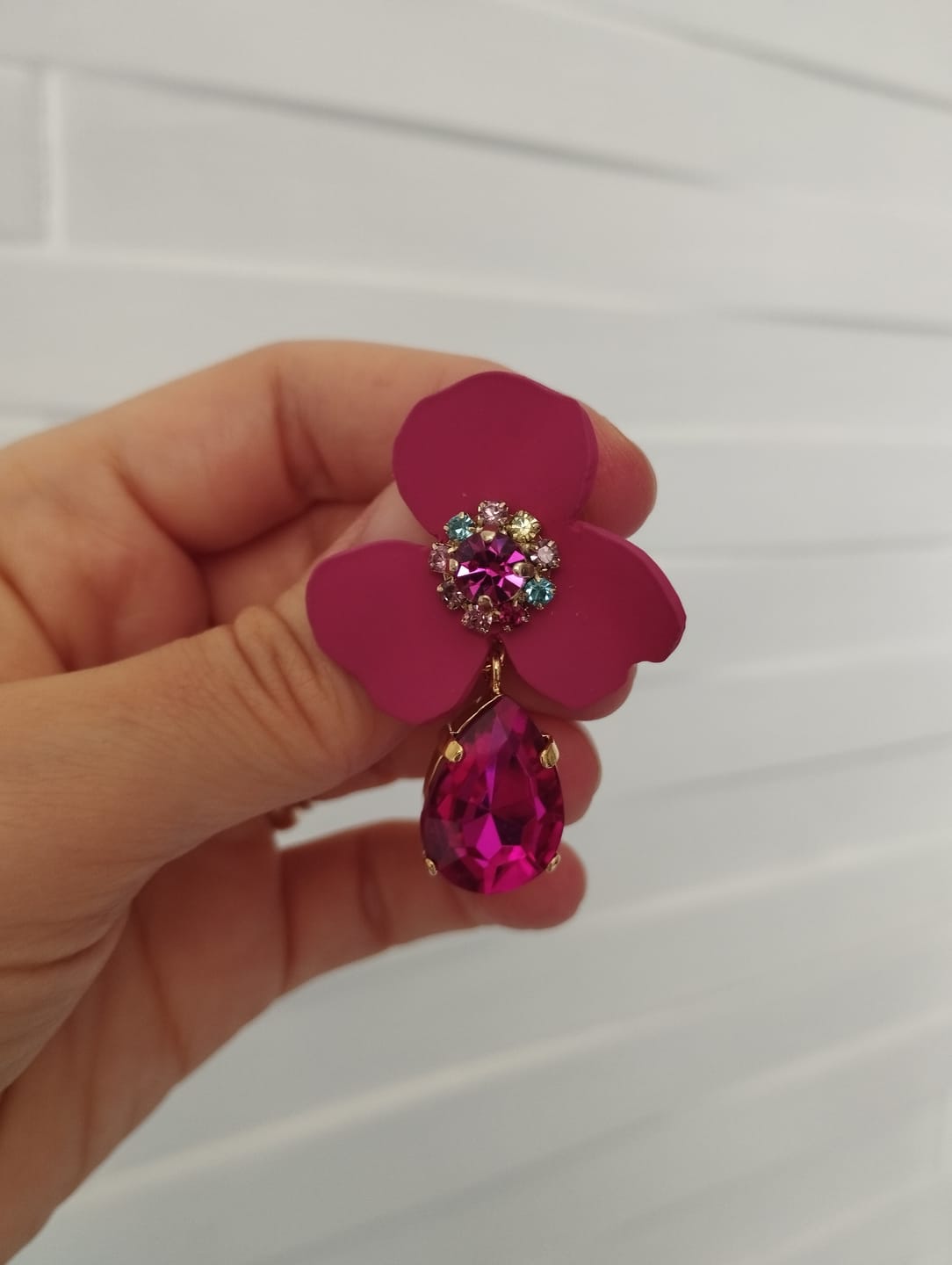 Customer photo review of Orecchini Malva mini - Fucsia con cristalli multicolor