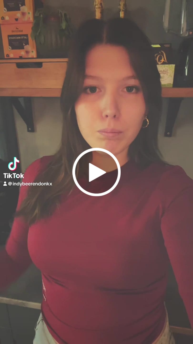 Customer video review of LABEL ZIP HOODIE LIGHT PINK