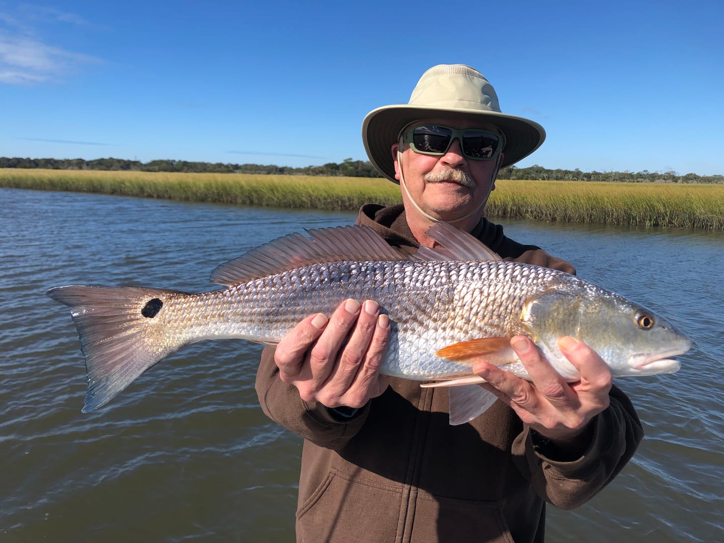 Customer photo review of Grizzly Fishing™ Pro Sunglasses Kit
