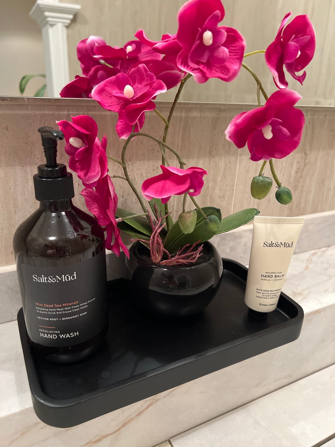 Customer photo review of Exfoliating Hand Wash With Dead Sea Minerals 500ml