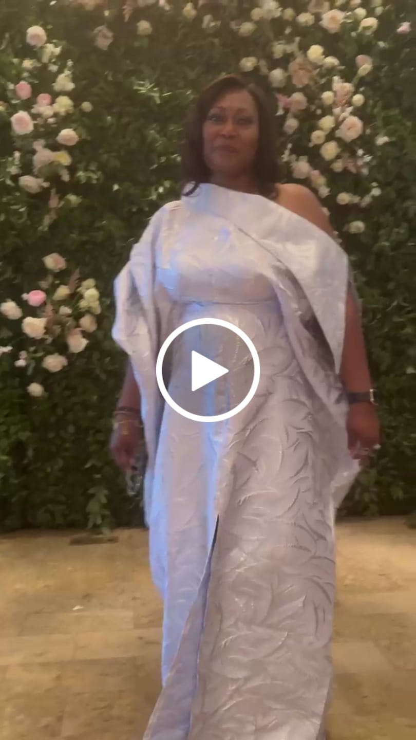 Customer video review of Abeni Off-Shoulder Boubou | Silver