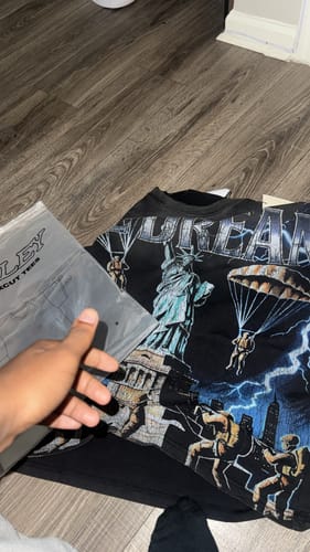 Customer photo review of Vale Forever NYC Invasion Big Tee Black