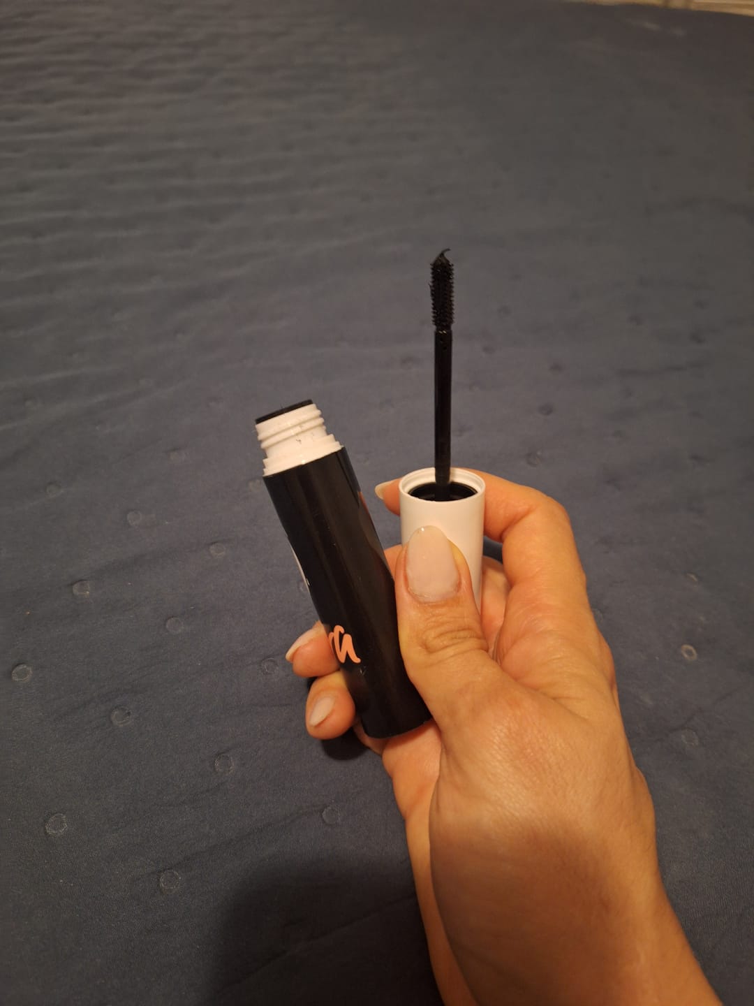 Customer photo review of Máscara Para Cílios No Panda Vizzela - Preta