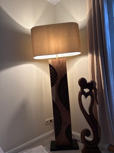 Customer photo review of Holz Stehlampe AMAZONIA 170cm Leinenschirm Handarbeit