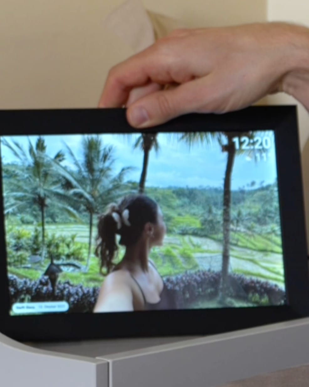 Customer photo review of Filapen Digitaler Bilderrahmen – 10,1 zoll HD Touchscreen, WiFi, 32GB Speicher