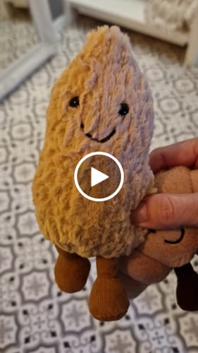 Customer video review of Amuseables Croissant Bag Charm | Jellycat