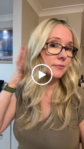 Customer video review of JBEXTENSION APRIL MONO Monofilament Handmade Wig 6X5 Full Monofilament Hand Tied Top Wig 18 Inches Mix Blonde Mono Lace Wig With Anti-slip Silicone Strips Glueless Wig APRIL MONO MIX BLONDE【BENDY EAR TABS】